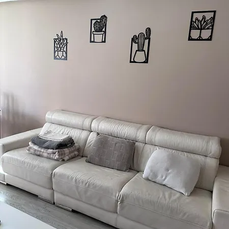 Acogedor Apartamento En Con Parking شقة