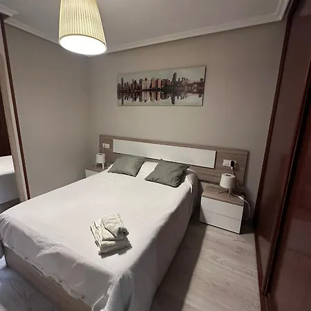 شقة Acogedor Apartamento En Con Parking اوفيدو