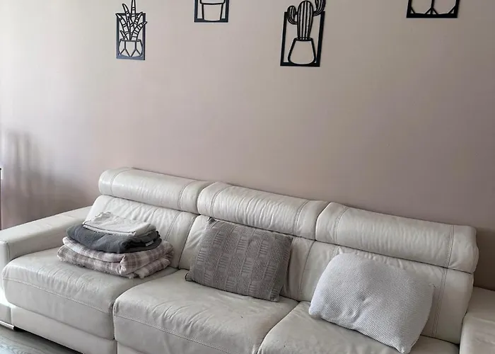 Acogedor Apartamento En Con Parking شقة